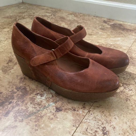 Antelope Brown Platform Shoes - Picture 1 of 14